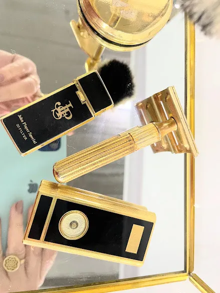 ENCENDEDOR NEGRO Y DORADO "JPS"