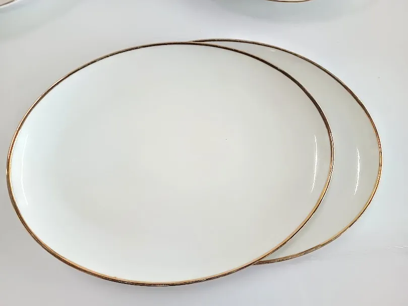 FUENTE OVAL TSUJI LISO BORDE ORO -  37 X 28 CM