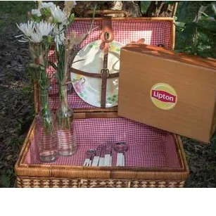 CANASTA DE MIMBRE  PARA   PICNIC  PORTA VAJILLA