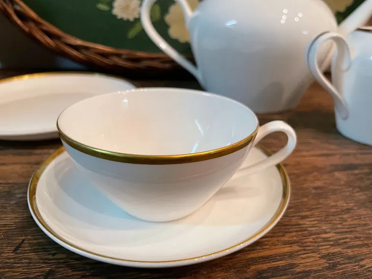 TAZA DE TE  BORDE ORO "ROYAL HARTFORD"  