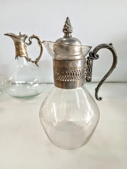 JARRA DE CRISTAL TAPA Y ASA  METAL PLATEADO "JCM"