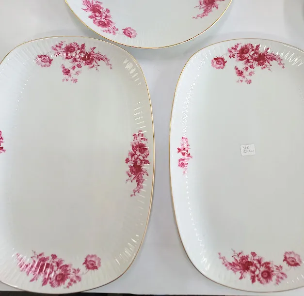 FUENTE SEMI OVAL TSUJI "FLORES ROJAS" - 37 X 26 CM