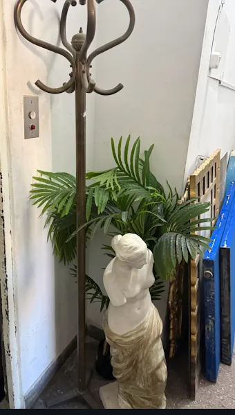PERCHERO DE BRONCE TIPO THONET