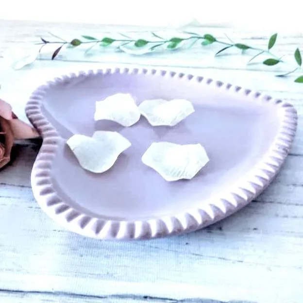 BANDEJA CERÁMICA CORAZÓN  "LILA ONDA"-MEDIDA 22 X 22 CM