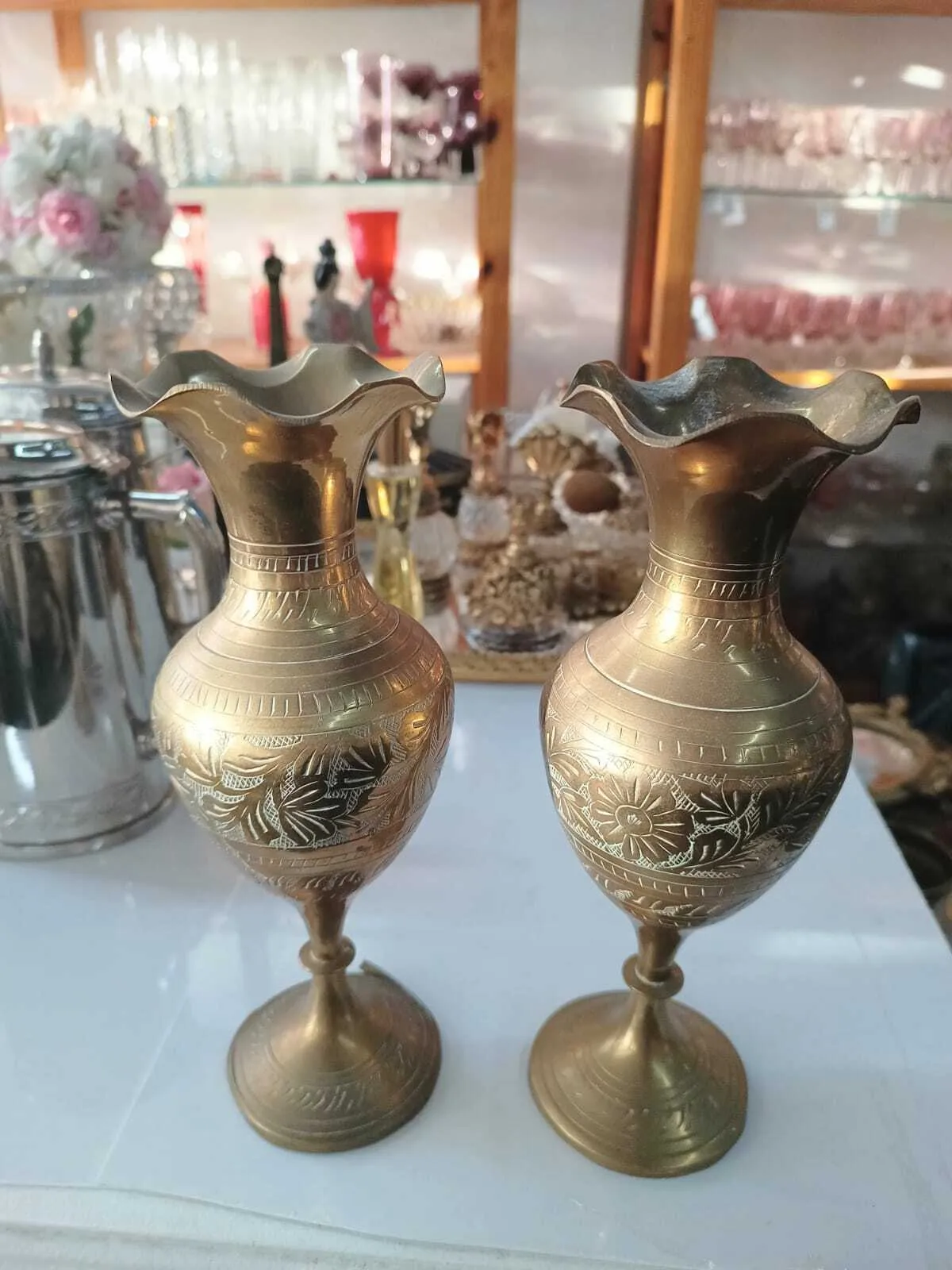 ANFORA DE BRONCE  BOCA ONDULADA - BASE 7  X 14 CM ALT. "ABO"