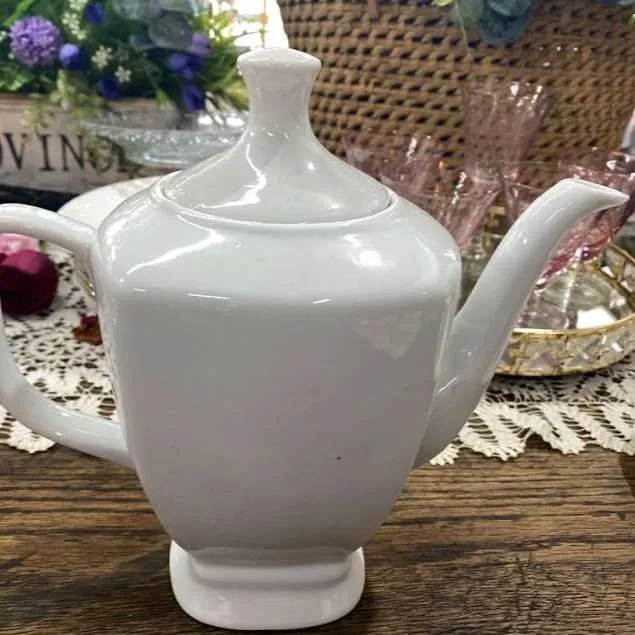 TETERA PORCELANA BLANCA 1 LT.