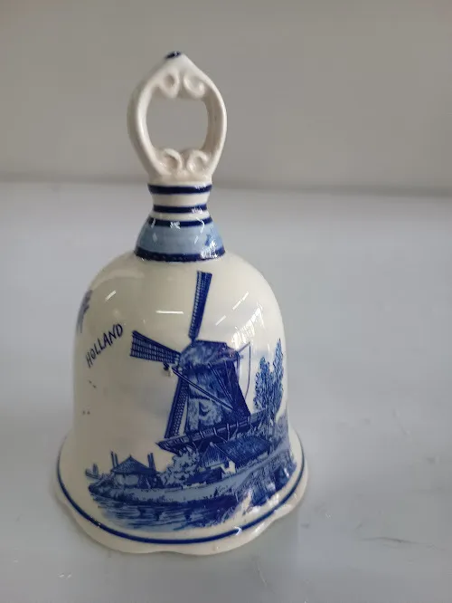 CAMPANITA  PORCELANA AZUL Y BLANCA  "CPA"  D. 8 X 13 CM ALT 