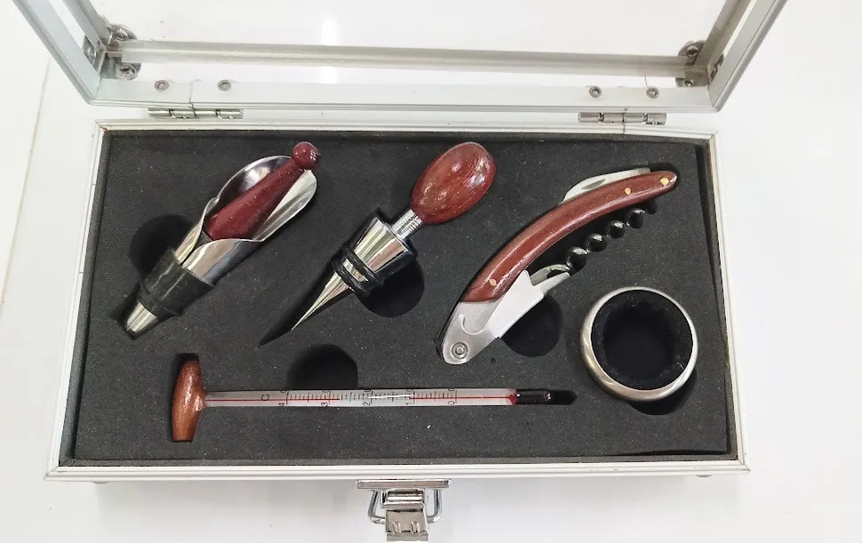 SET PARA CATA DE VINO  - 5 PIEZAS - CAJA ACRILICO - 22 X 13 X 3 CM ALT