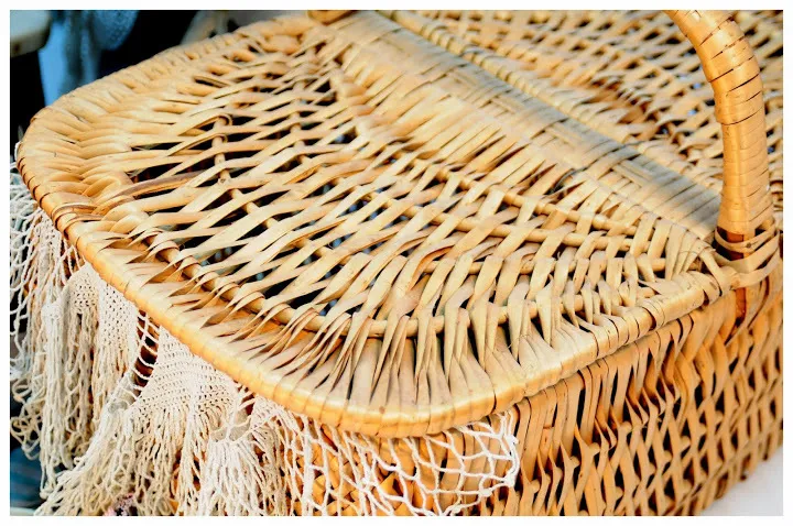 Canasta Mimbre Rectangular Con Tapa  Con 1 Asa  "CAN7" Med: 50 x 30 x 24 ,Alto 36 cm 