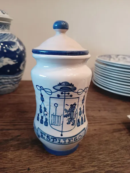 POTICH CERAMICA AZUL Y BLANCO  " ESPLIEGO" Diam. 8 x 18 cm alto