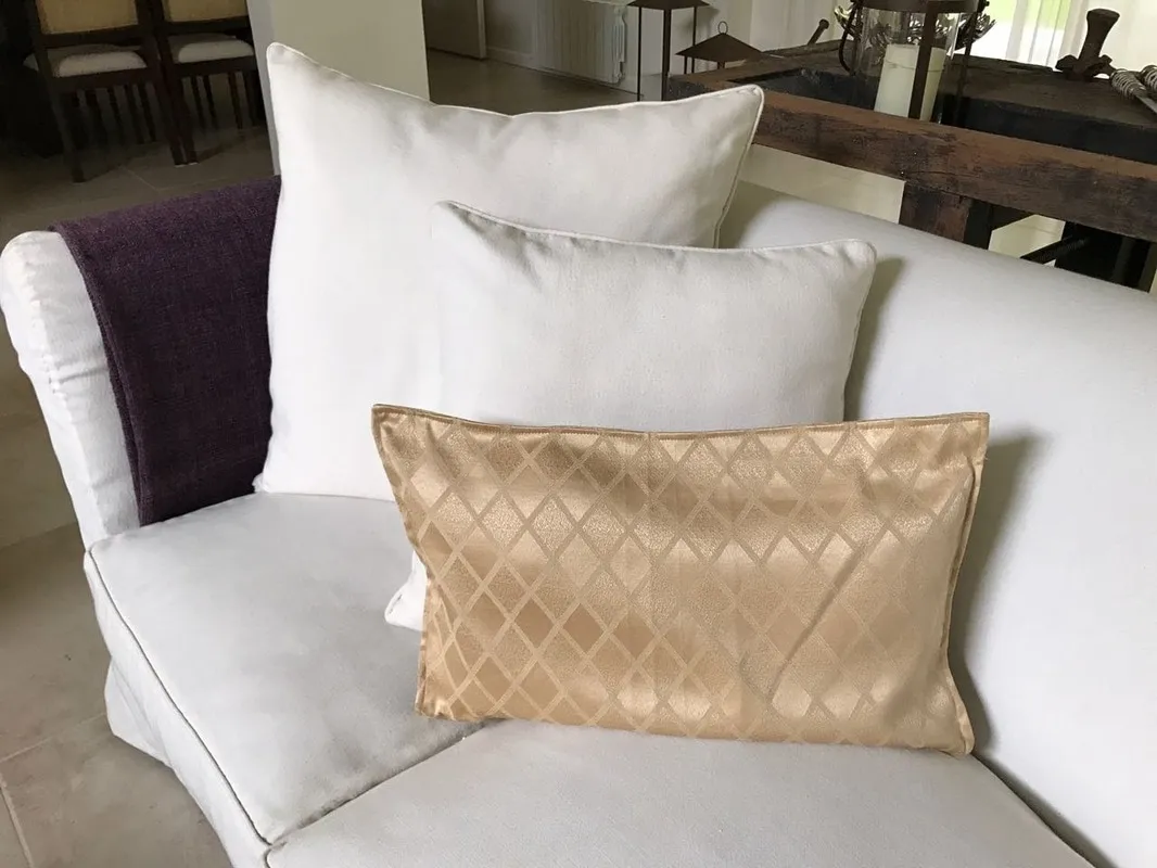 ALMOHADON ROMBO SATEN ARENA  50X30 (RAR)