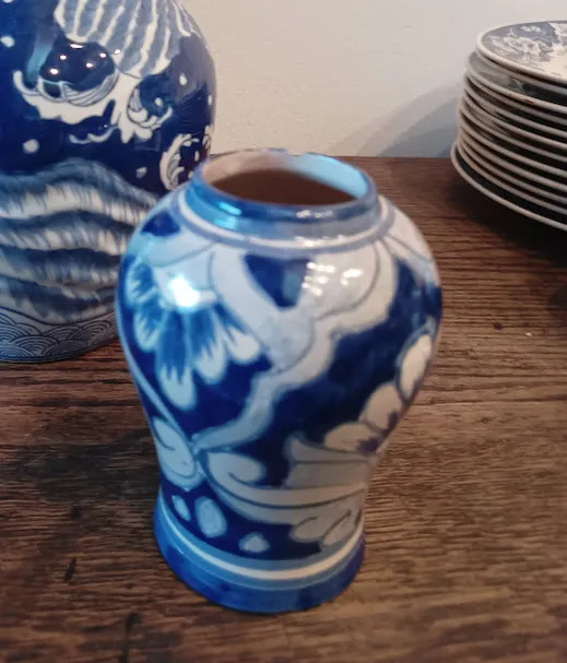 FLORERO CHICO CERAMICA AZUL Y BLANCO  " SAM MEX" ALT 14 CM 