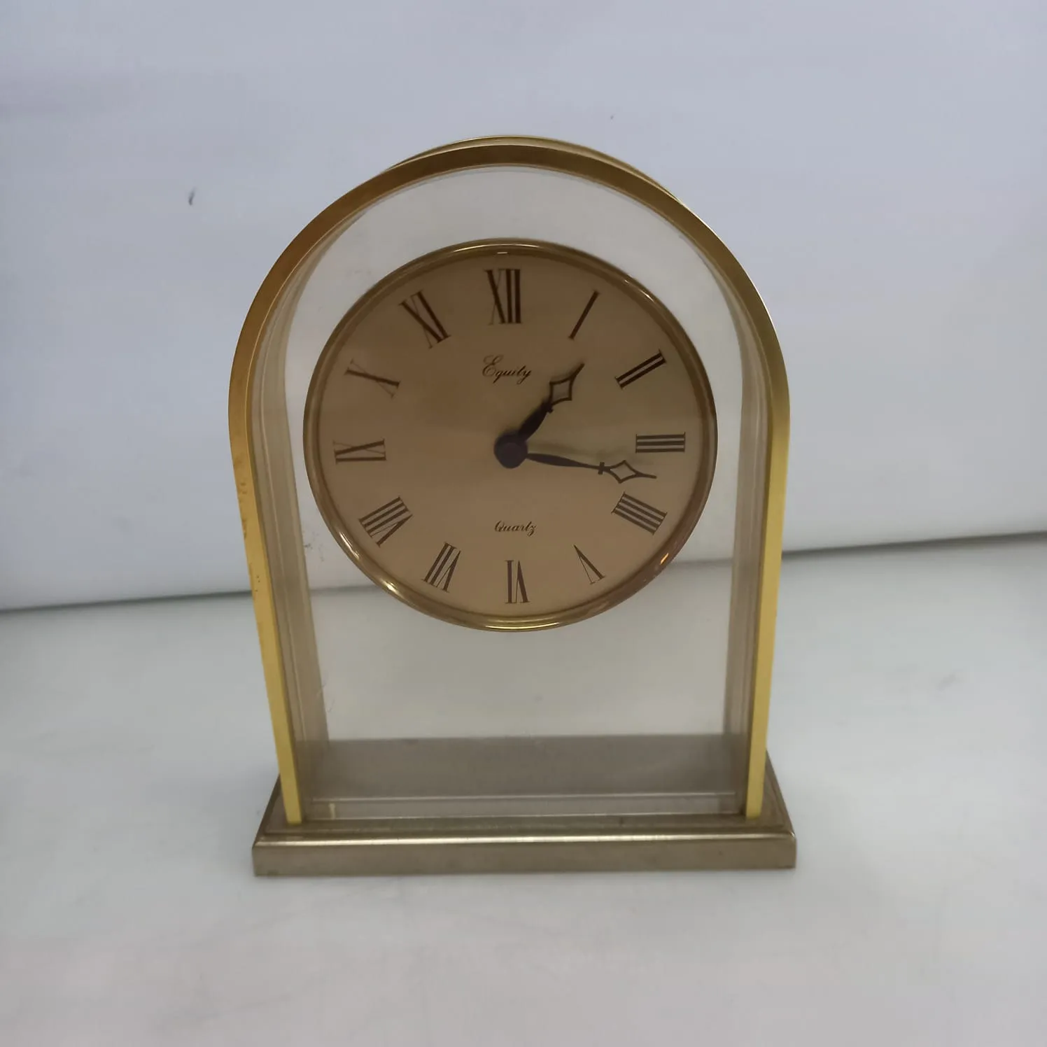 RELOJ  DE MESA BRONCE  EQUITY  (13 X 19 CM)