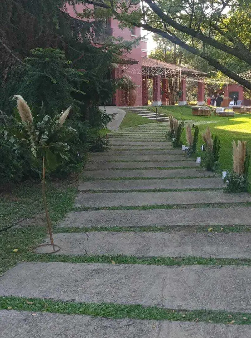 CENTRO PEDESTAL DE METAL DORADO 1 mt x 0.25  diam