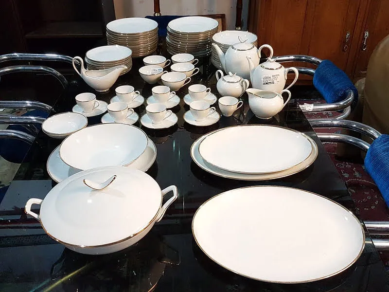 PLATO PLAYO TSUJI BLANCO BORDE ORO "ALAS"  " M12"