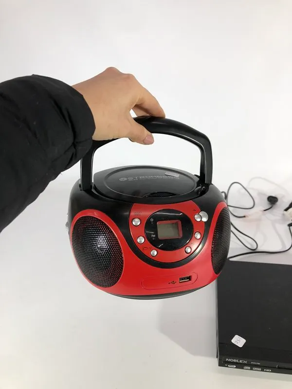 RADIO GRABADOR ROJO Y NEGRO RETRO