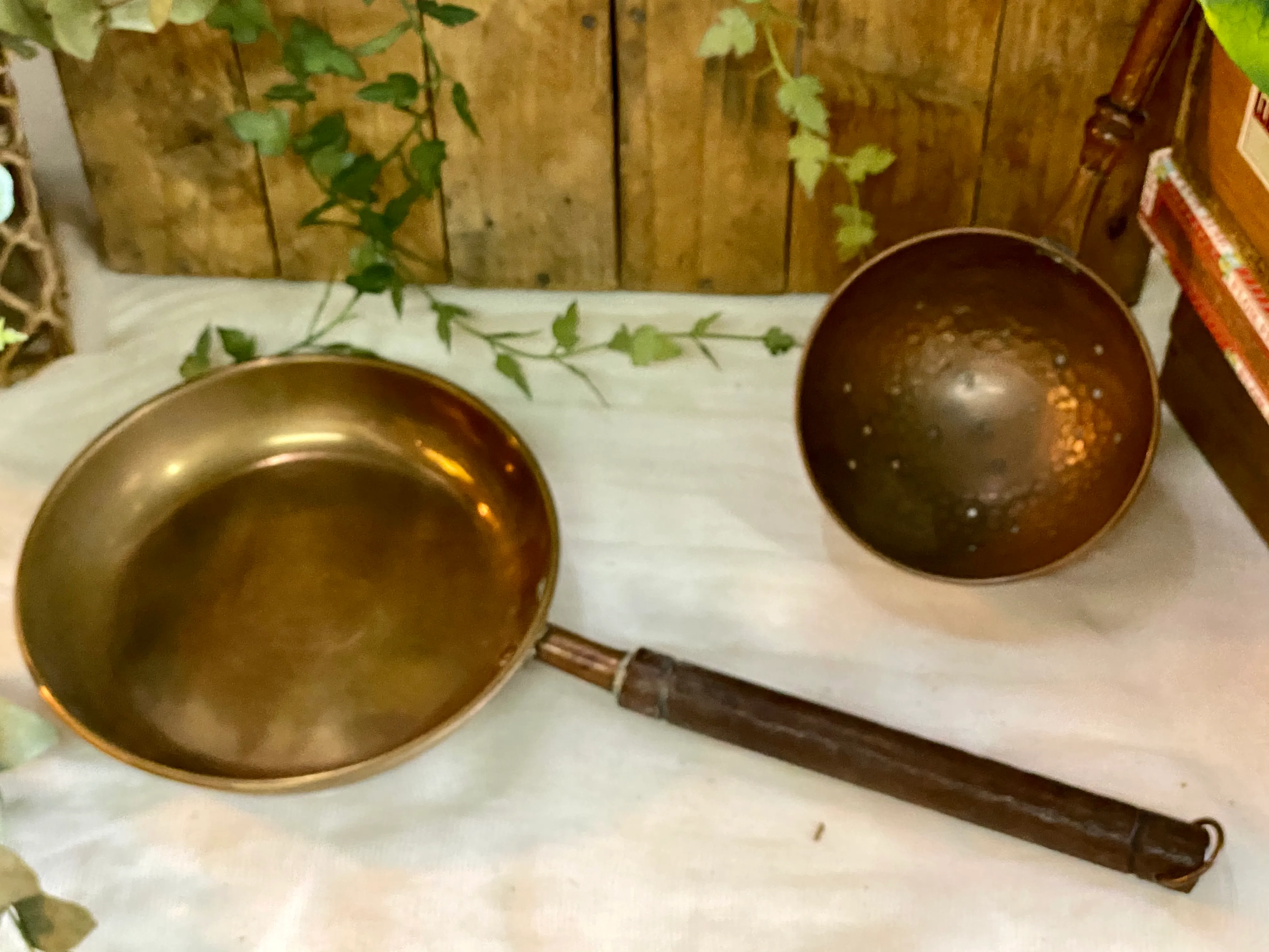 SARTEN DE COBRE  MANGO MADERA  diam 21 cm L 48 CM COB 06