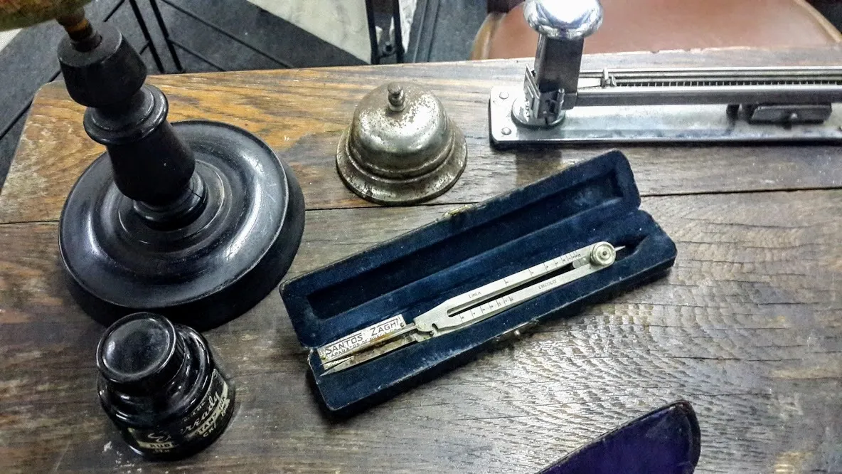 COMPAS ANTIGUO CON ESTUCHE  AZUL "MILANO"