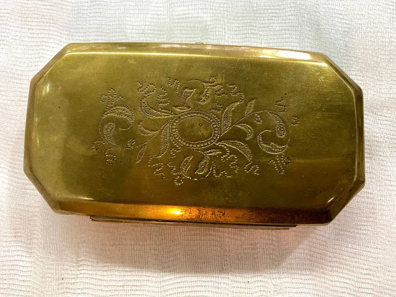 CAJA CIGARRERA  DE BRONCE  LABRADO (CBL01) 15x8x2