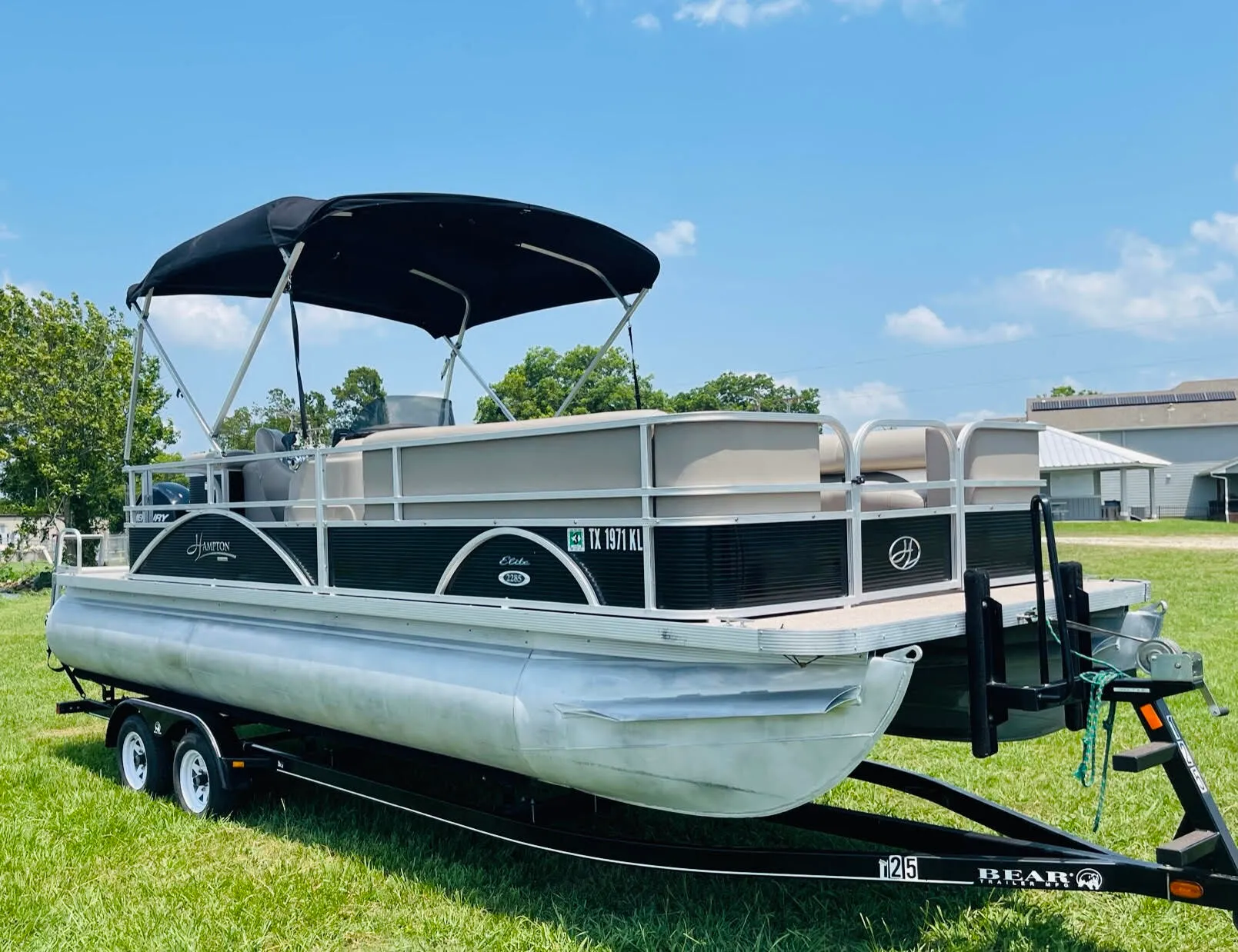 Pontoon 22ft - 10 passengers 
