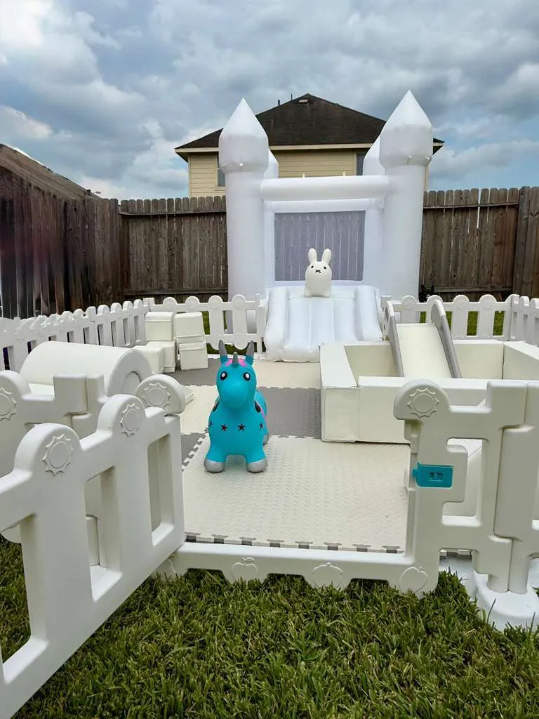 Soft play with bounce house