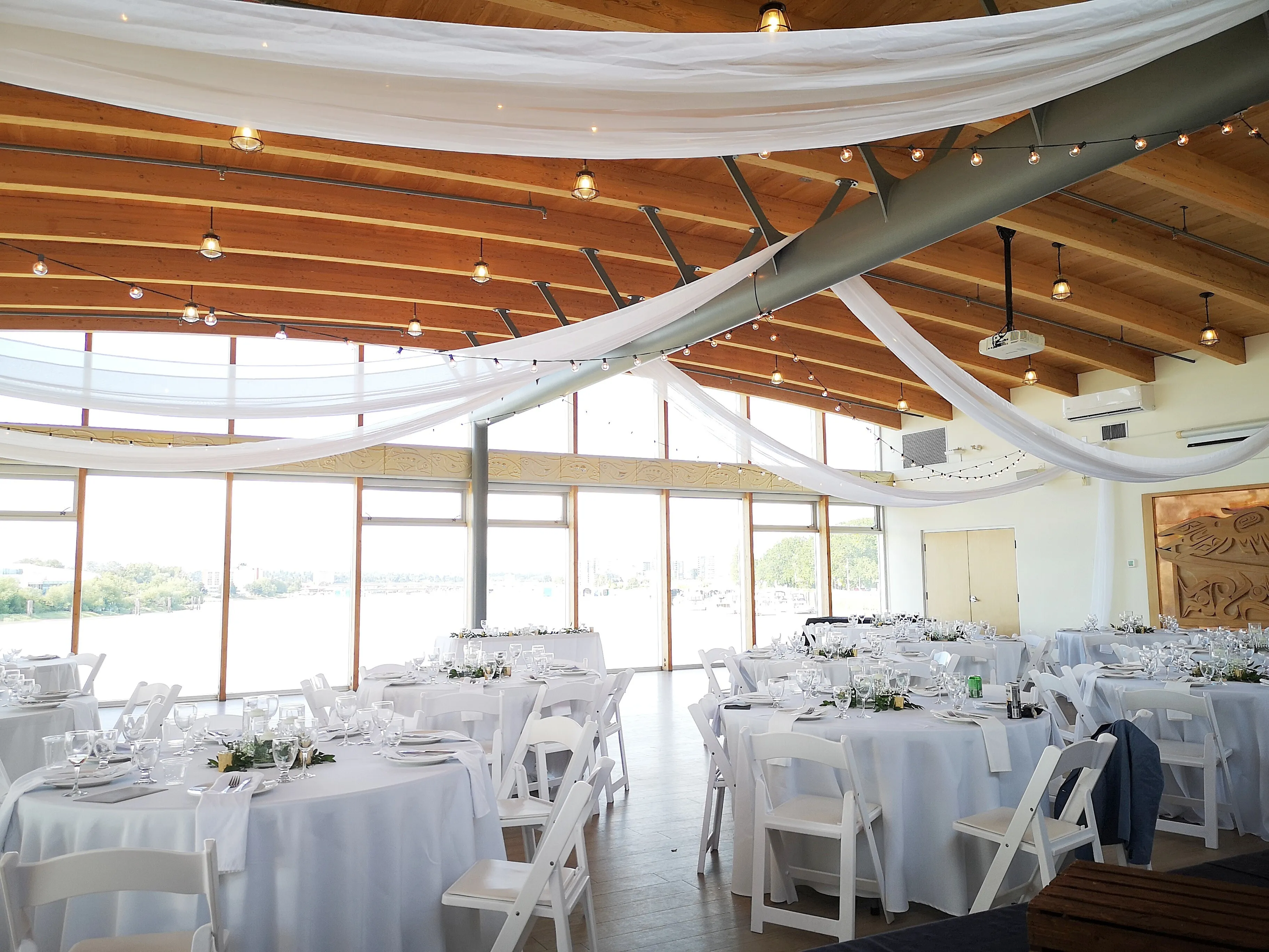 Round Table Linen - 120in - Polyester - White