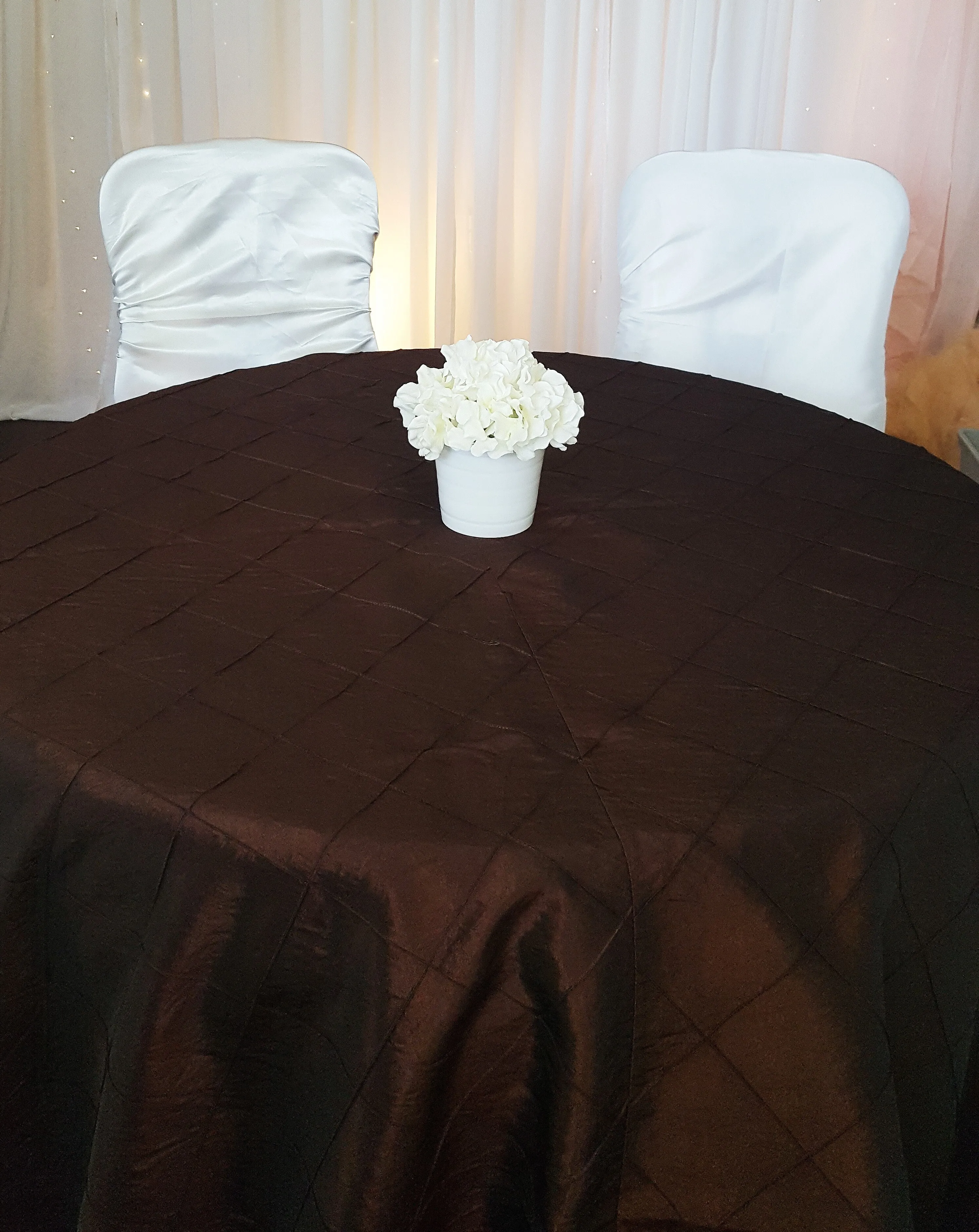 Round Table Linen - 120in - Pintuck - Chocolate