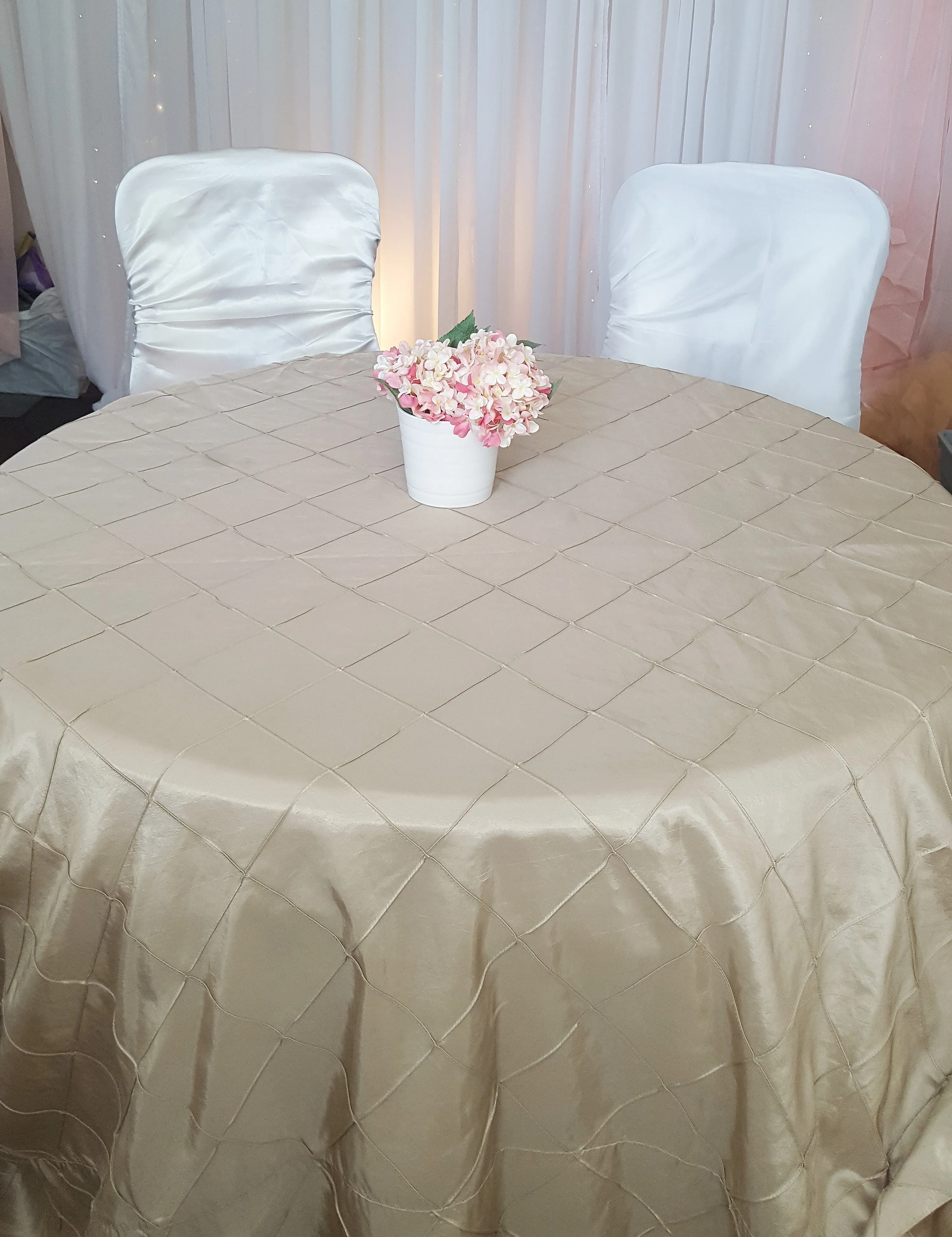 Round Table Linen - 120in - Pintuck - Champagne