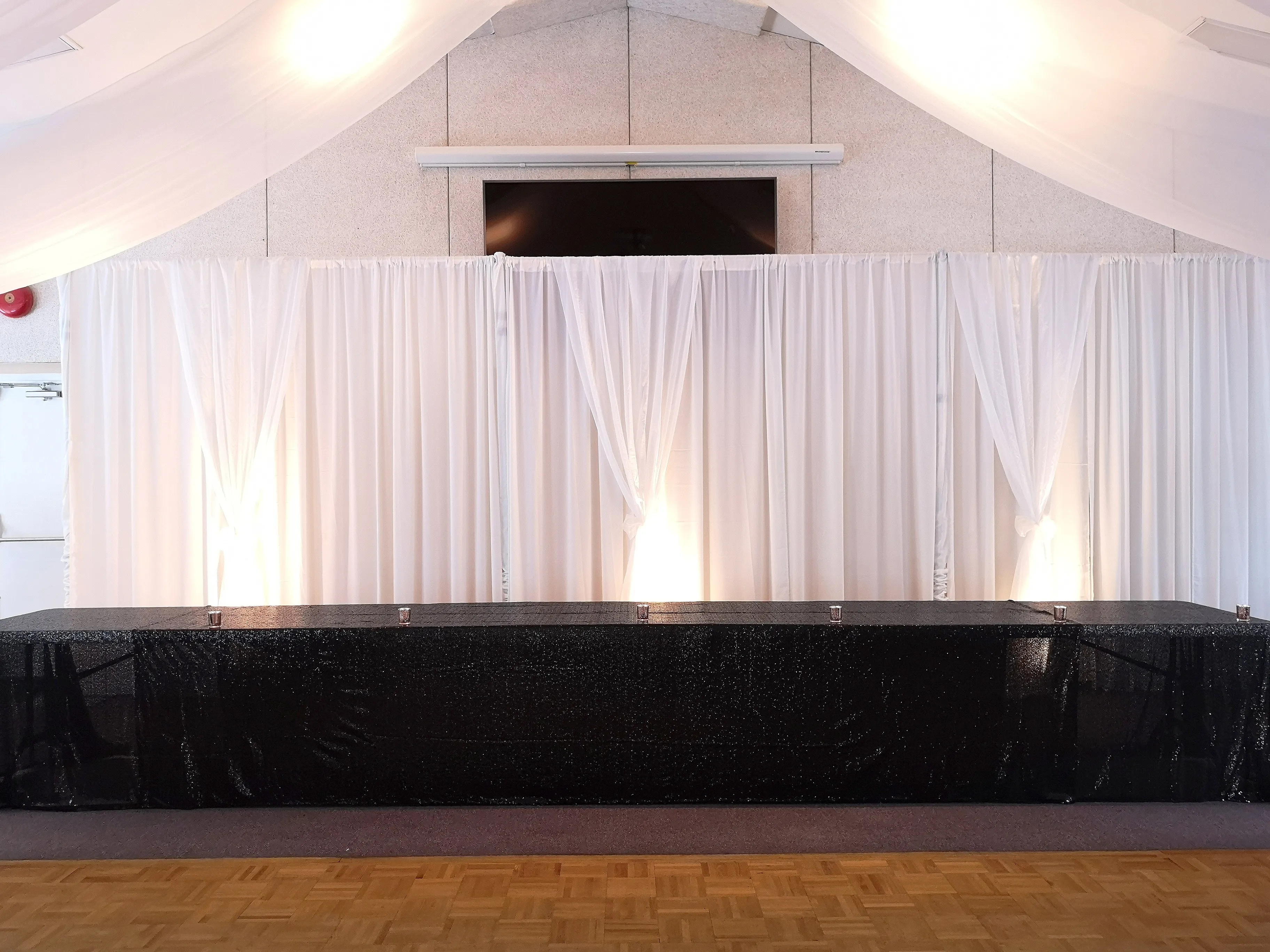 Rectangular Table Linen - 90x156in - Polyester - Black