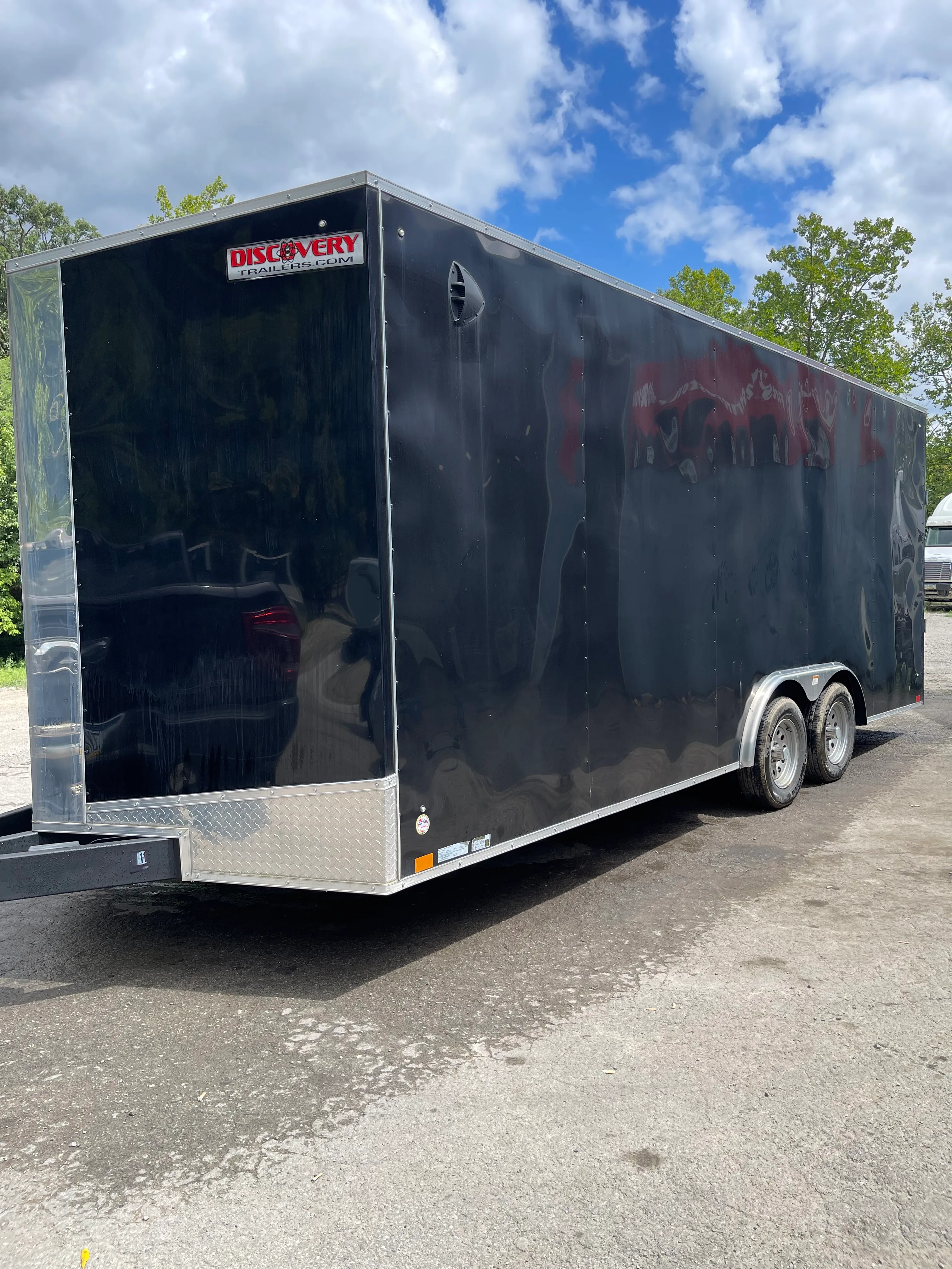20' ENCLOSED TRAILER