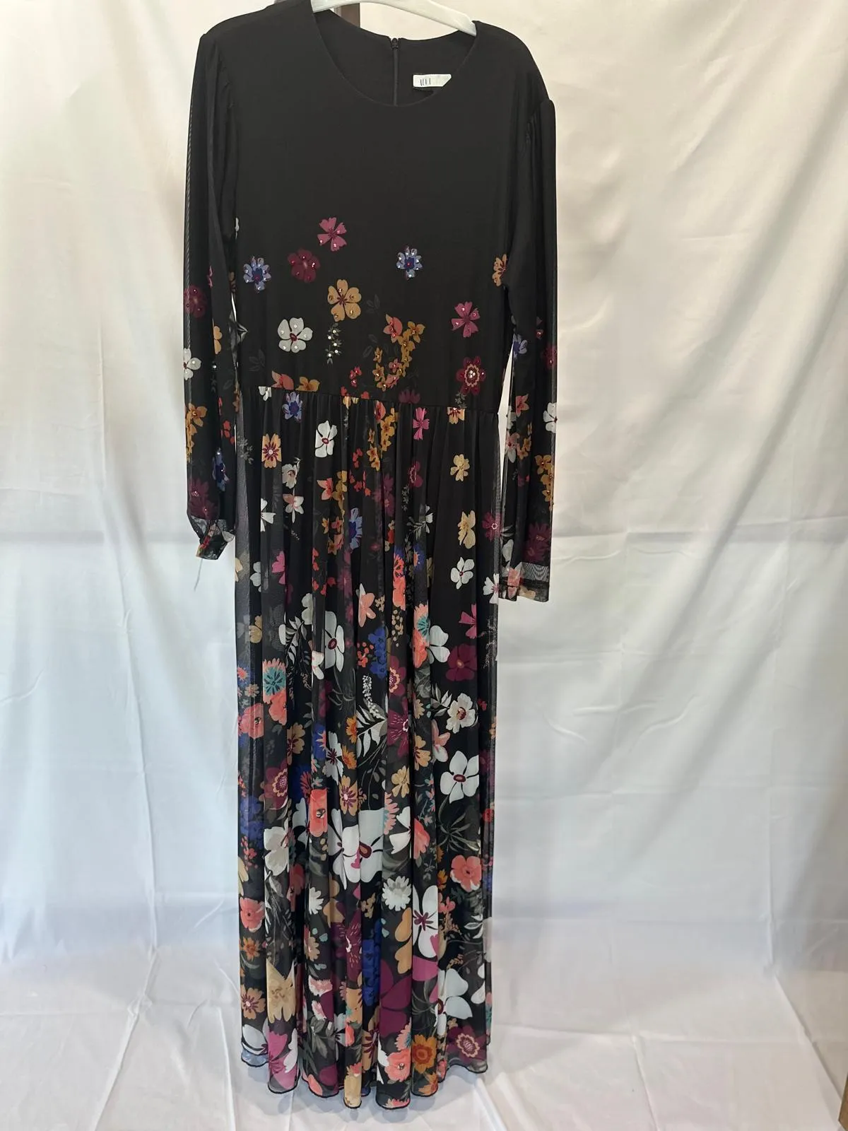 1111 42 Black Floral