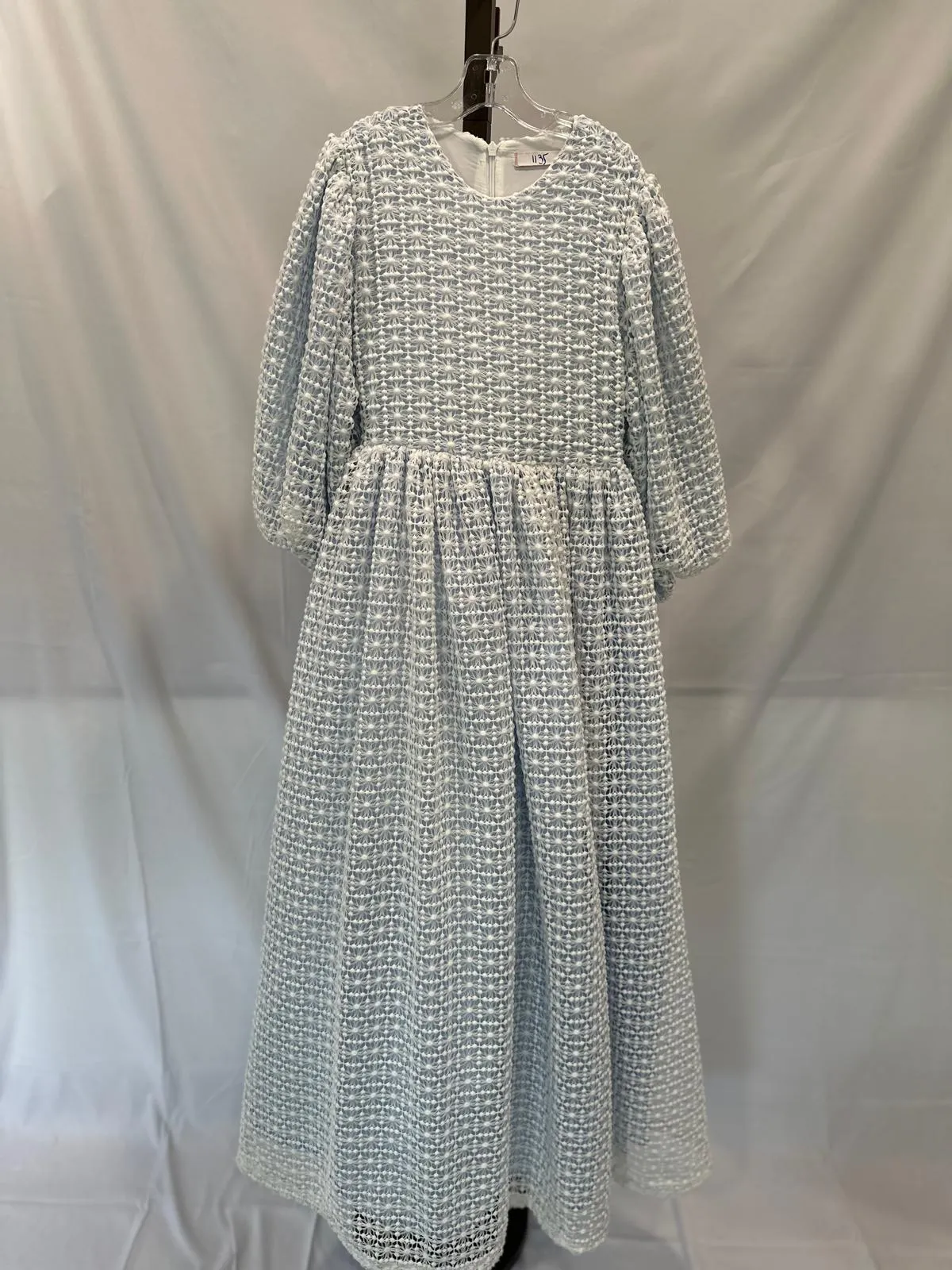 1135 14 Blue and Whie