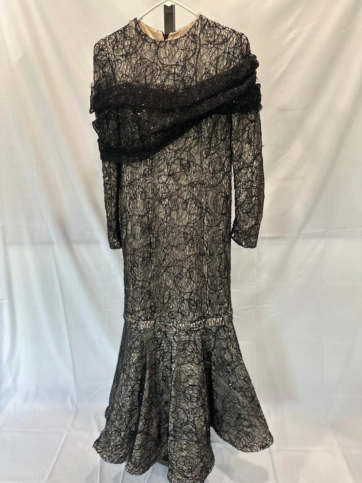 1127 42 Black & Beige