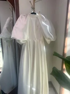 1356 0 Cream Puffy Sleeves