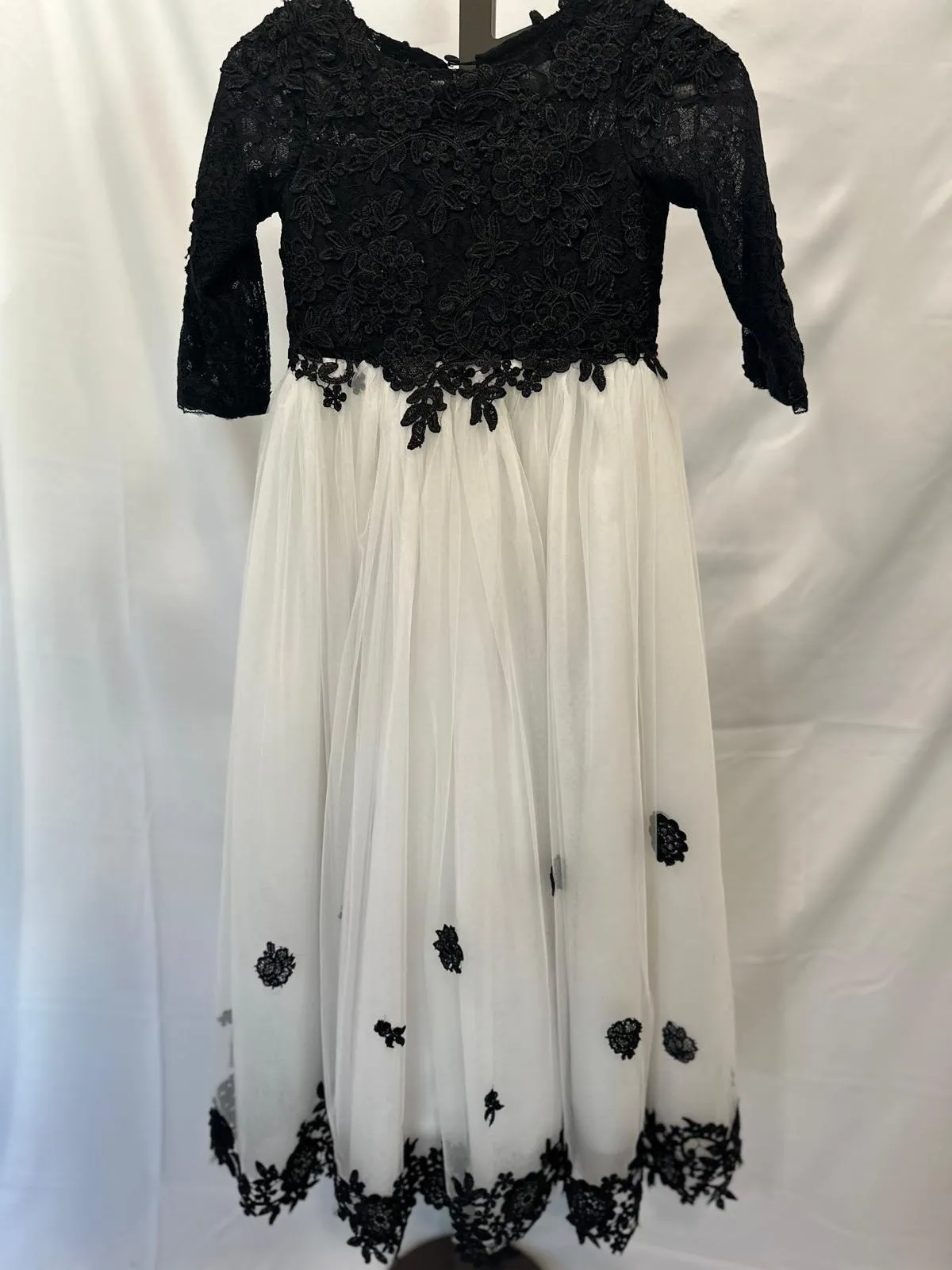 1190 Kids 8 White & Black