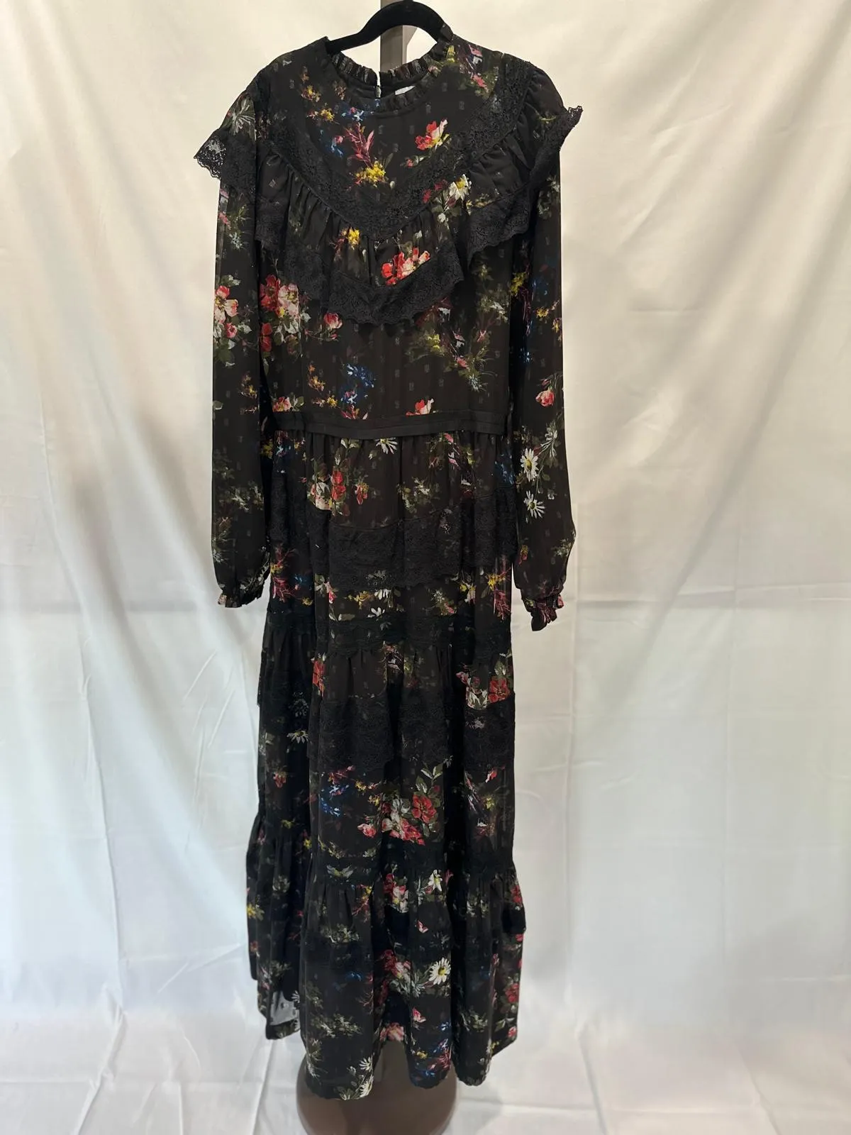 1130 Small Black Floral