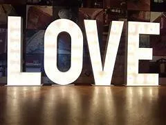 Grote LOVE Letters met Verlichting – MA05 Rentals and Events
