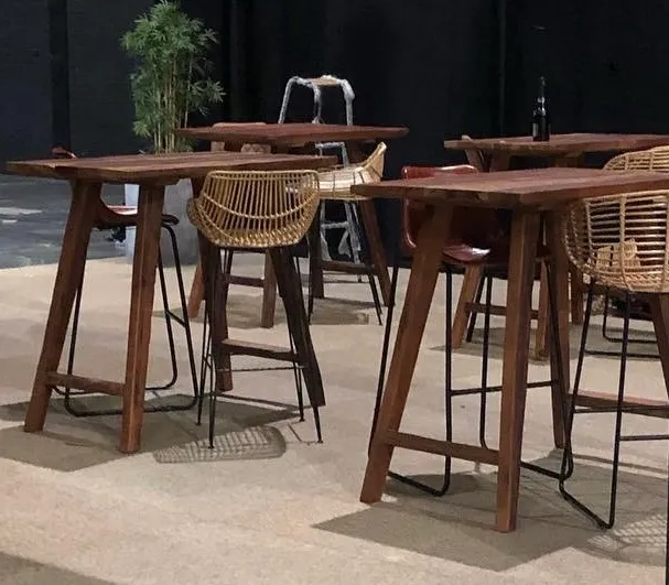 Robuuste stoere bartafel 120 x 100 x 110cm