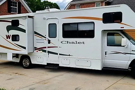 2009 Winnebago Chalet 24ft