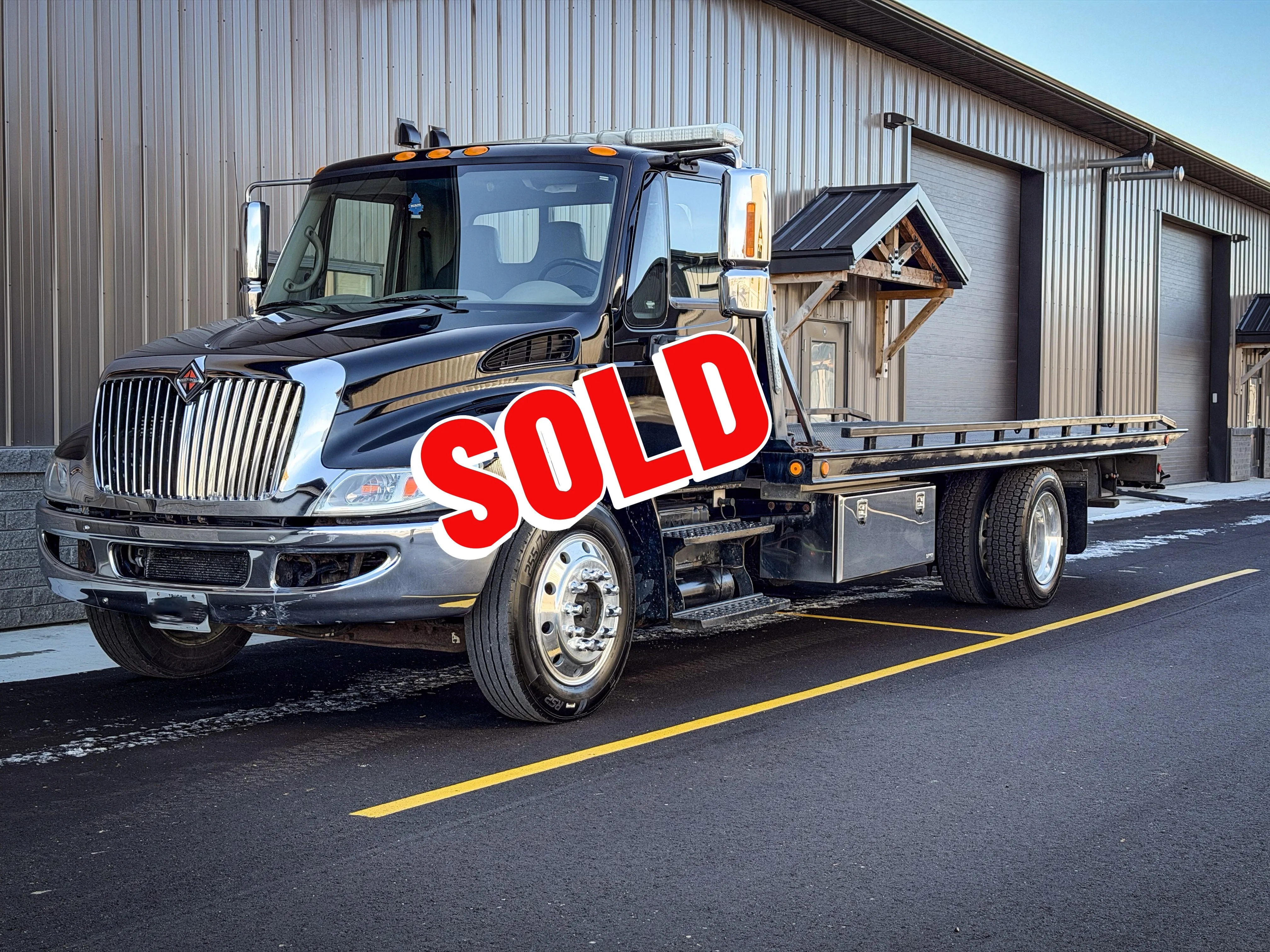 EQUIPMENT SALE:  2010 International 20' Rollback 