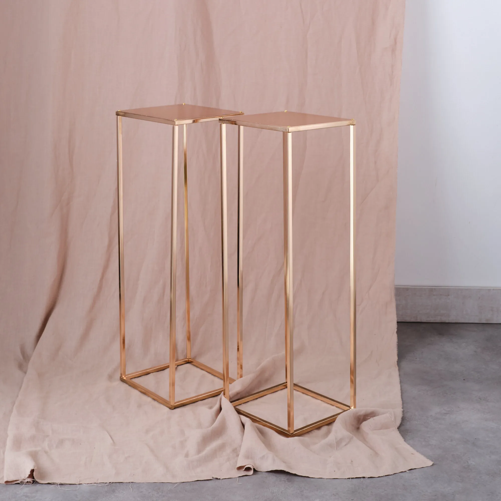 Metal geometric stand