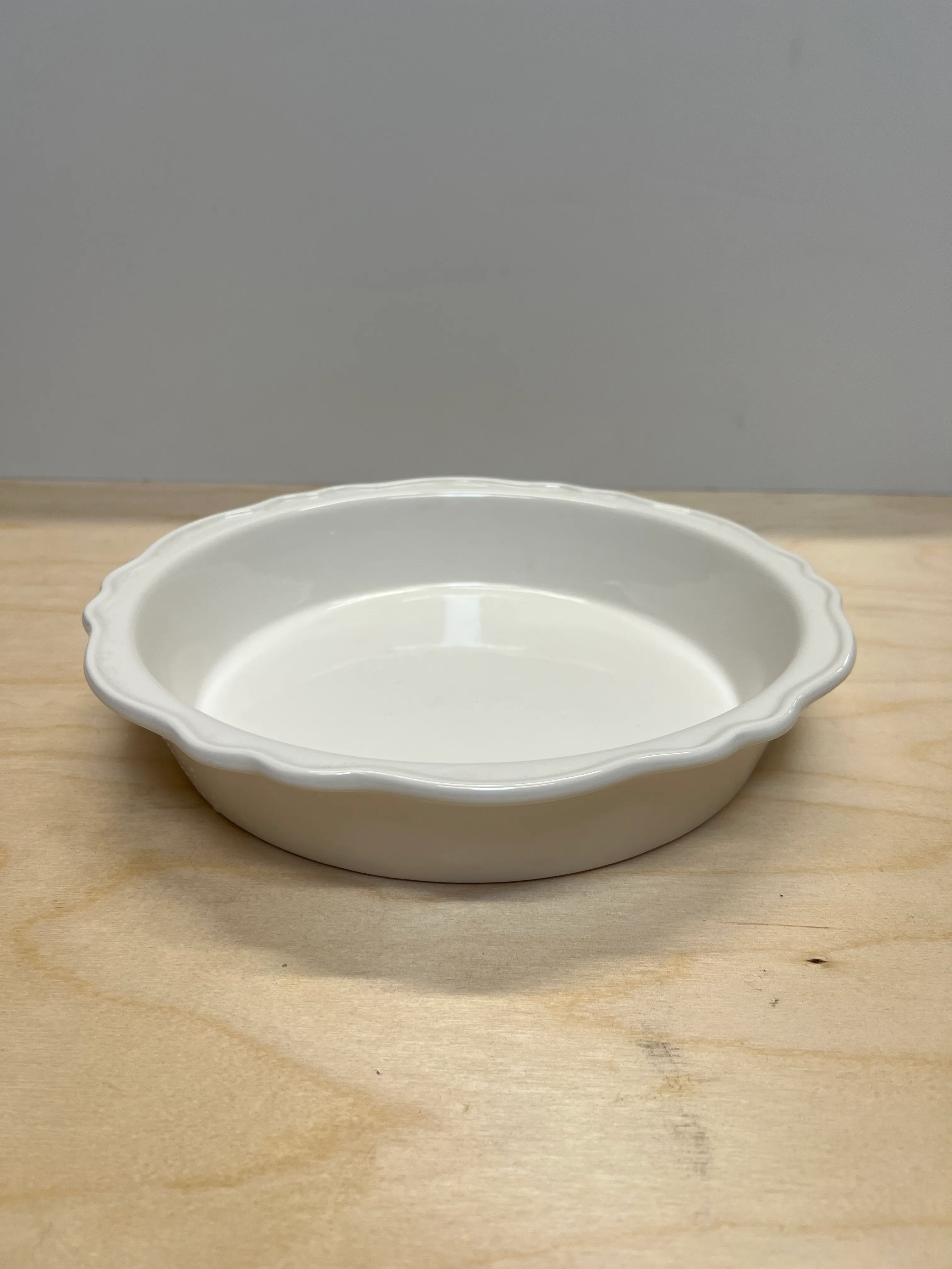 Scalloped Edge White Pie Pan WS