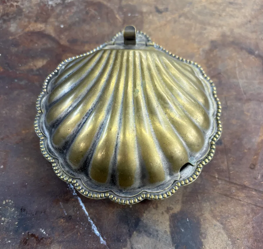 Metal Clam Shell Box