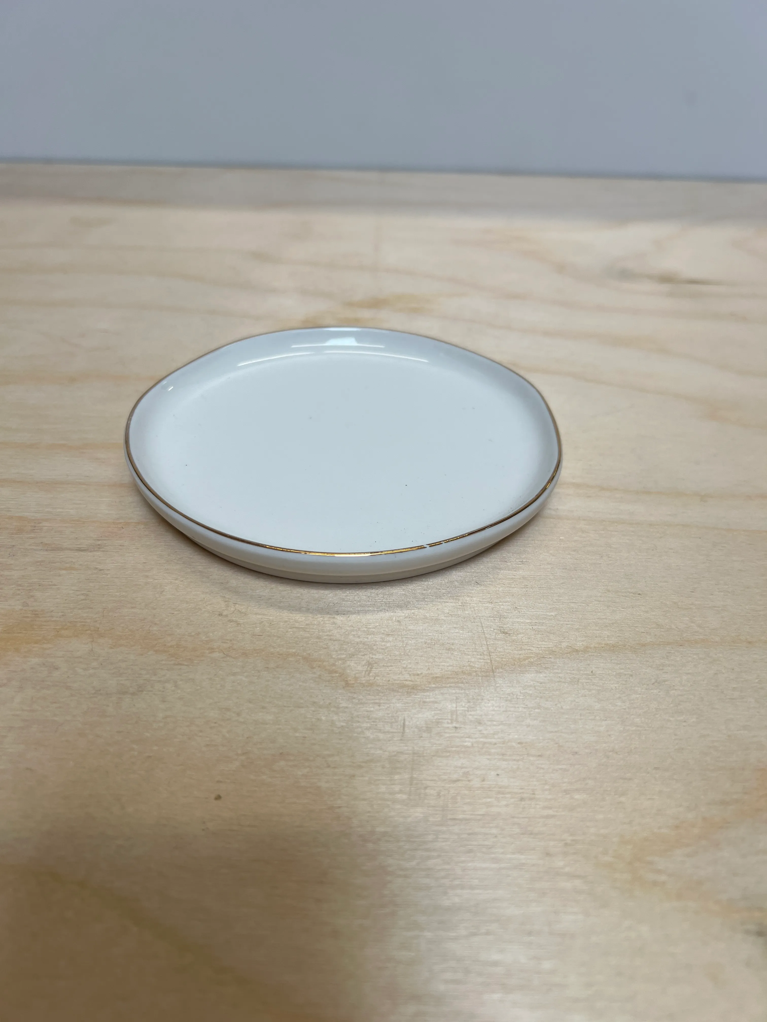 Gold Rim Canvas App Plate 4.75"