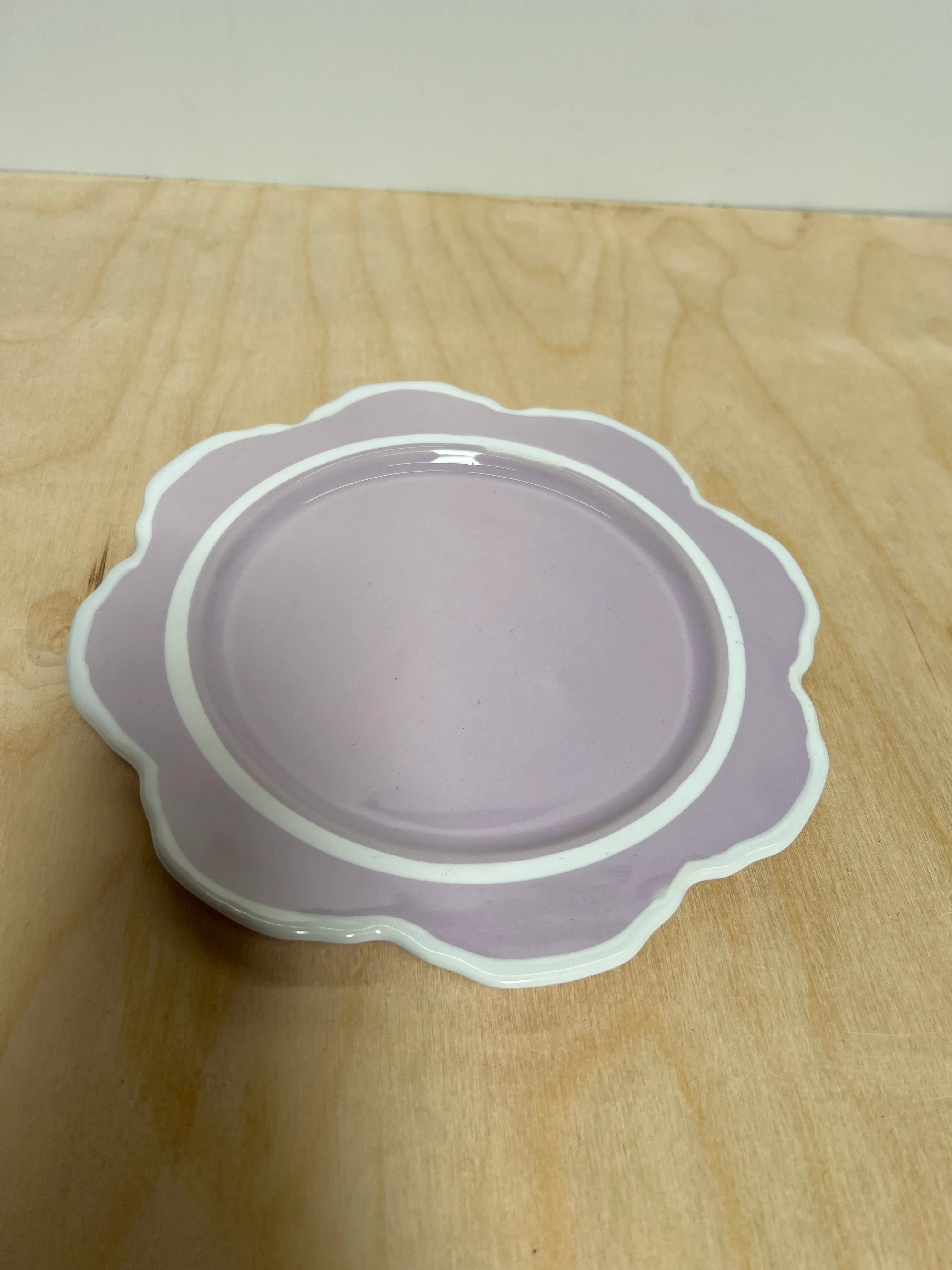 Side Plate Petal Edge Lavender 