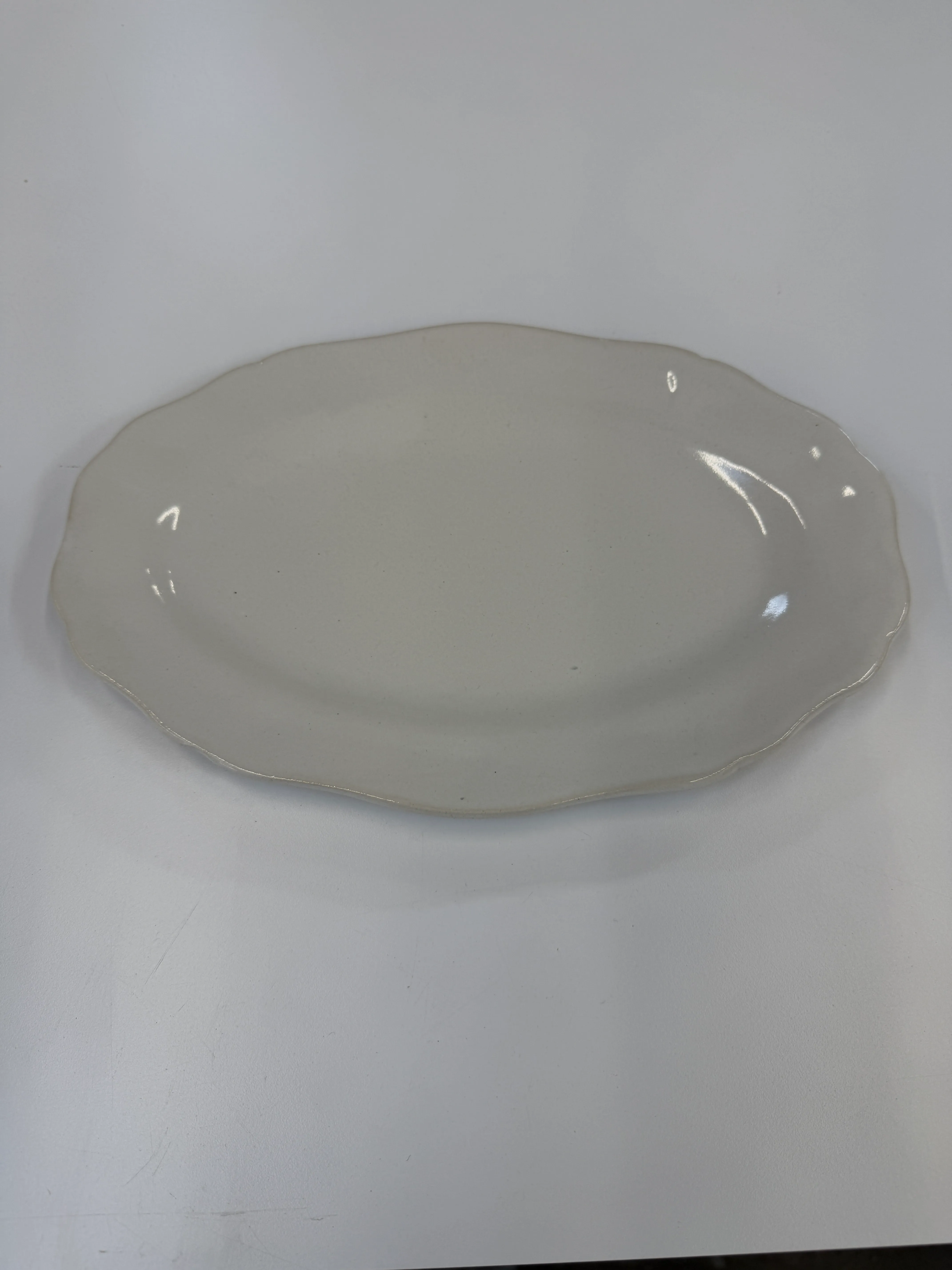 1220 Small Scalloped Edge Platter White