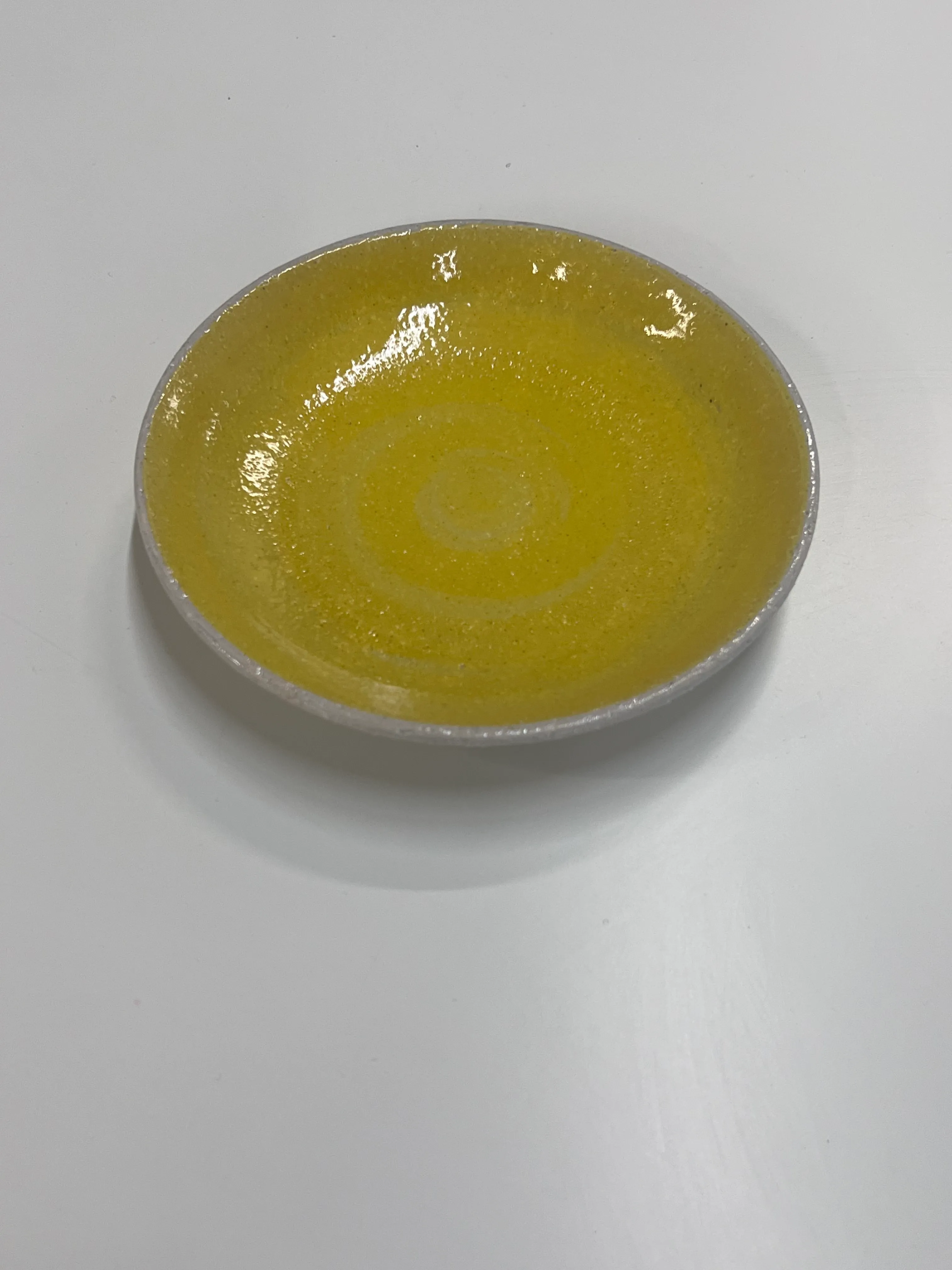 Glossy yellow app plate