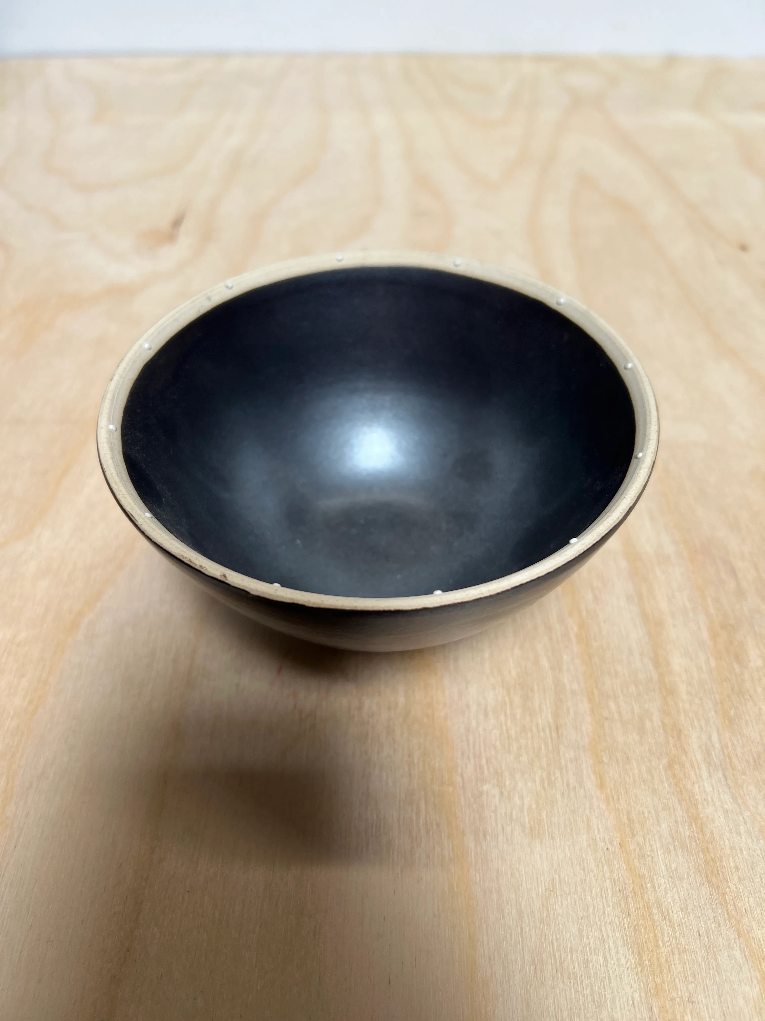 Blk Bowl Cream Trim White Dots