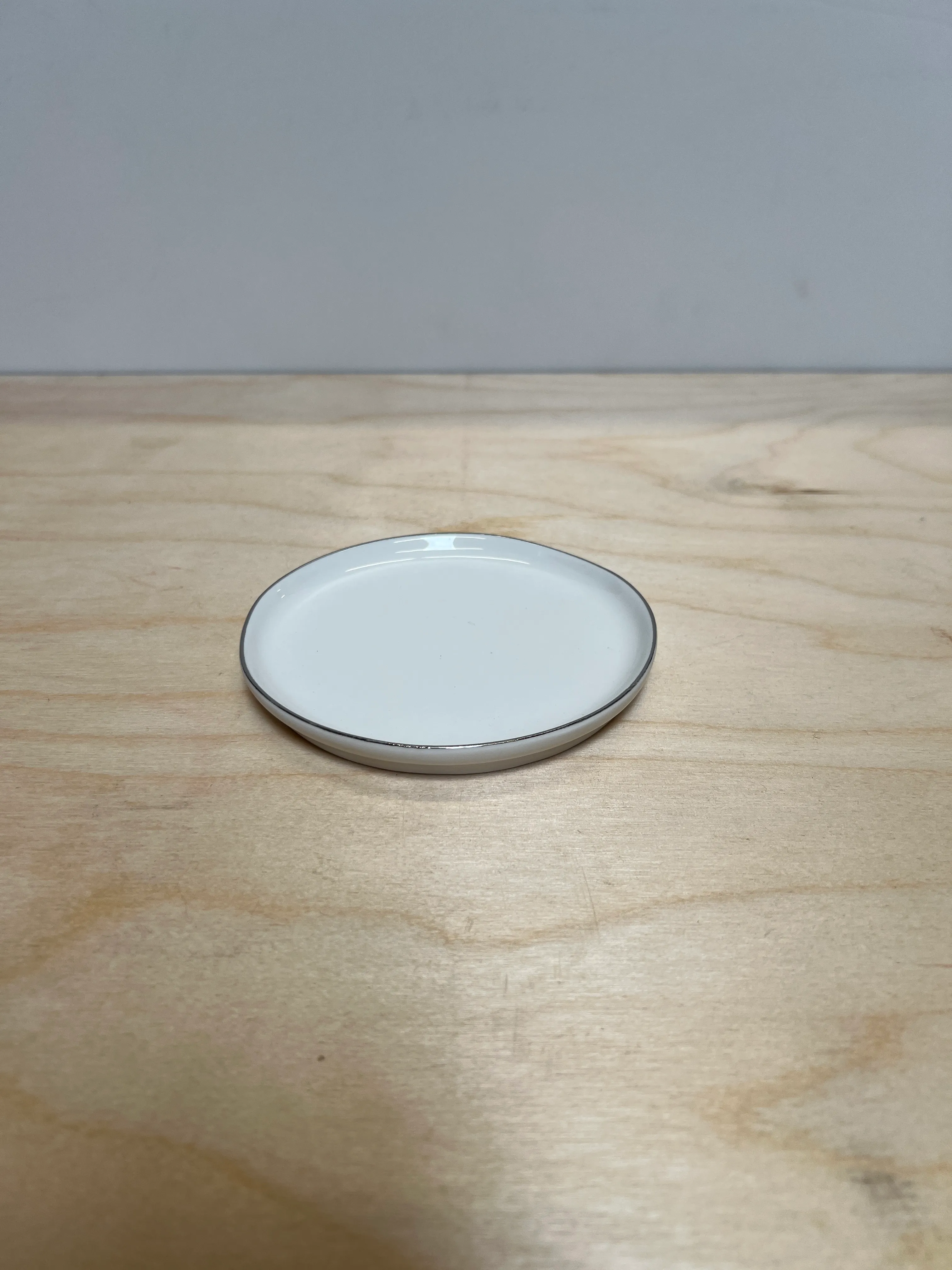 Silver Rim Canvas App Plate 4.75"