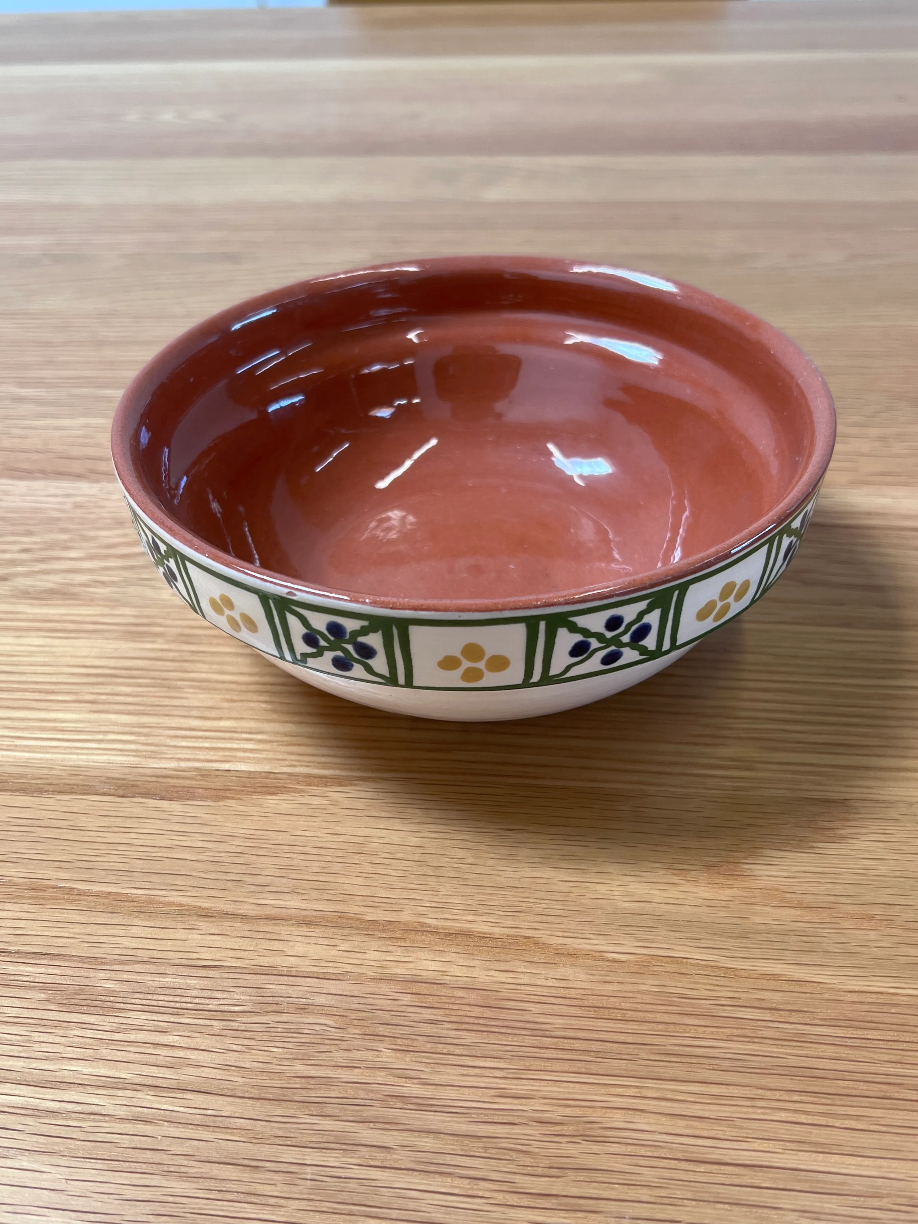 Terracotta and white bowl w/ design on rim